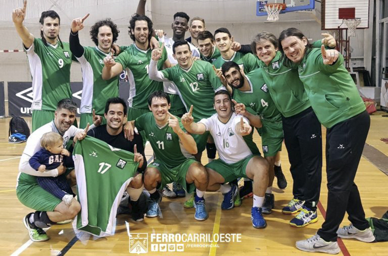 El plantel de vóley femenino – Club Ferro Carril Oeste